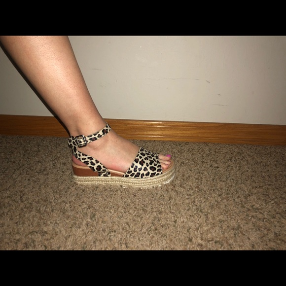 SIZE 9 Leopard / cheetah espadrilles - Picture 3 of 4